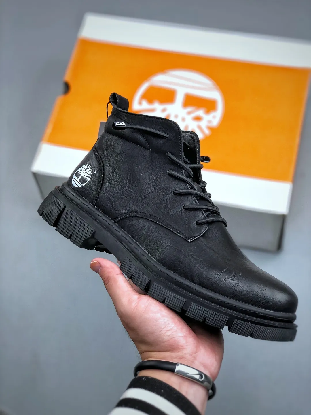 Local pick-up💰 520 supports store Timberland/Timberland classic 25ss new high-top (plus velvet) classic re-creation, brand new upgrade, Guangdong factory quality, original box and original packaging. The fabric is made of Italian top-grade frosted cowhide, with anti-odor and anti-corrosion genuine leather latex insoles to give you a perfect wearing experience. High-quality and durable, a must-have for sportsmen. Specially designed to treat those who are not handsome. High-quality and first-class foot feel. Exclusive supply. Official item number: TB23066 Size: 39 40 41 42 43 44